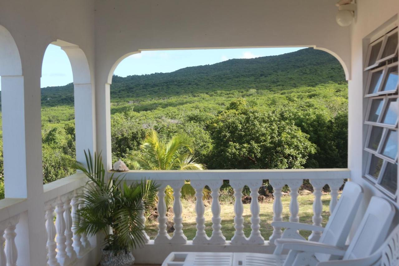 Villa Benito Nevis Bagian luar foto